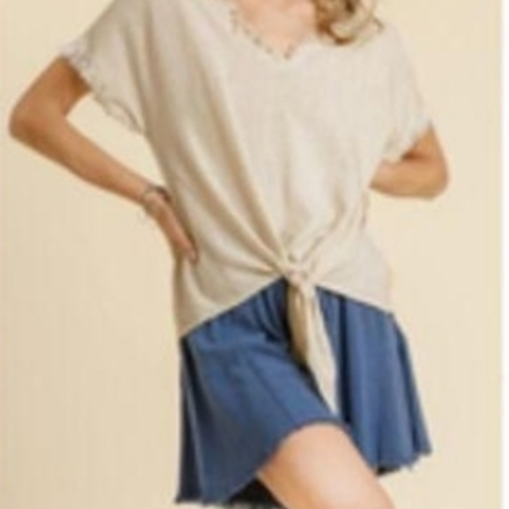 Umgee Cream fringe tie bottom short sleeve Blouse M NWT